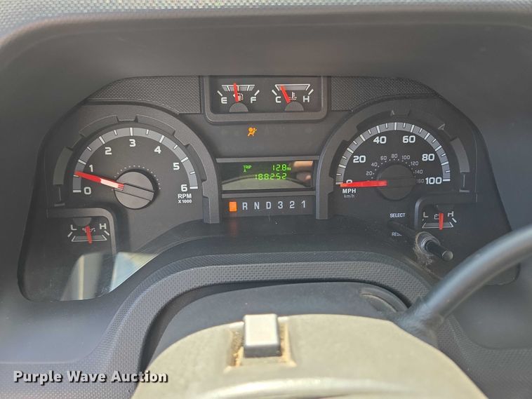 image for item ER5416 2010 Ford E450 Super Duty shuttle bus