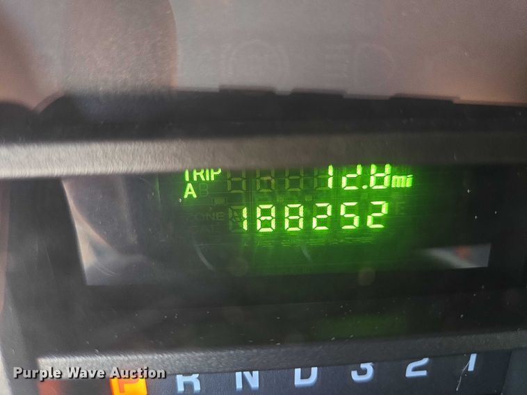 image for item ER5416 2010 Ford E450 Super Duty shuttle bus