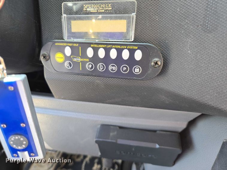 image for item ER5416 2010 Ford E450 Super Duty shuttle bus