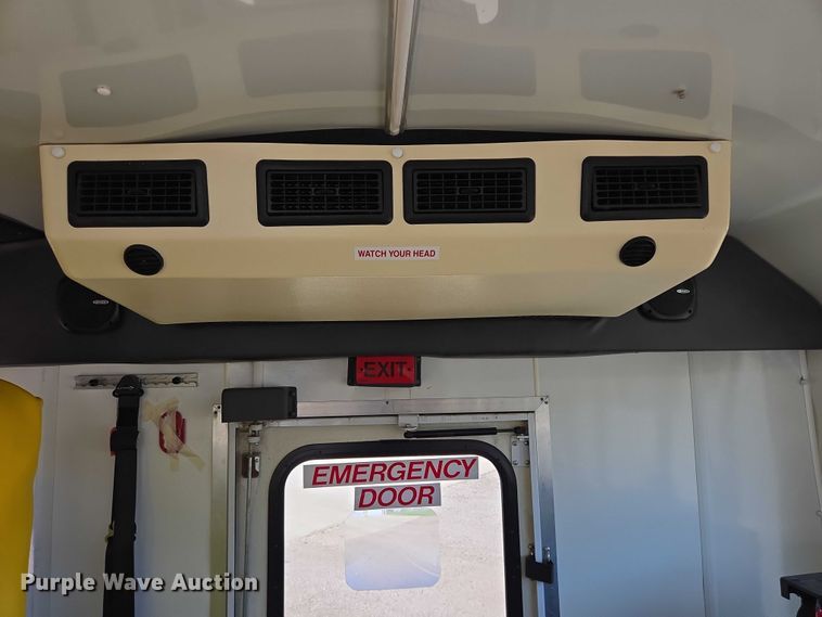 image for item ER5416 2010 Ford E450 Super Duty shuttle bus