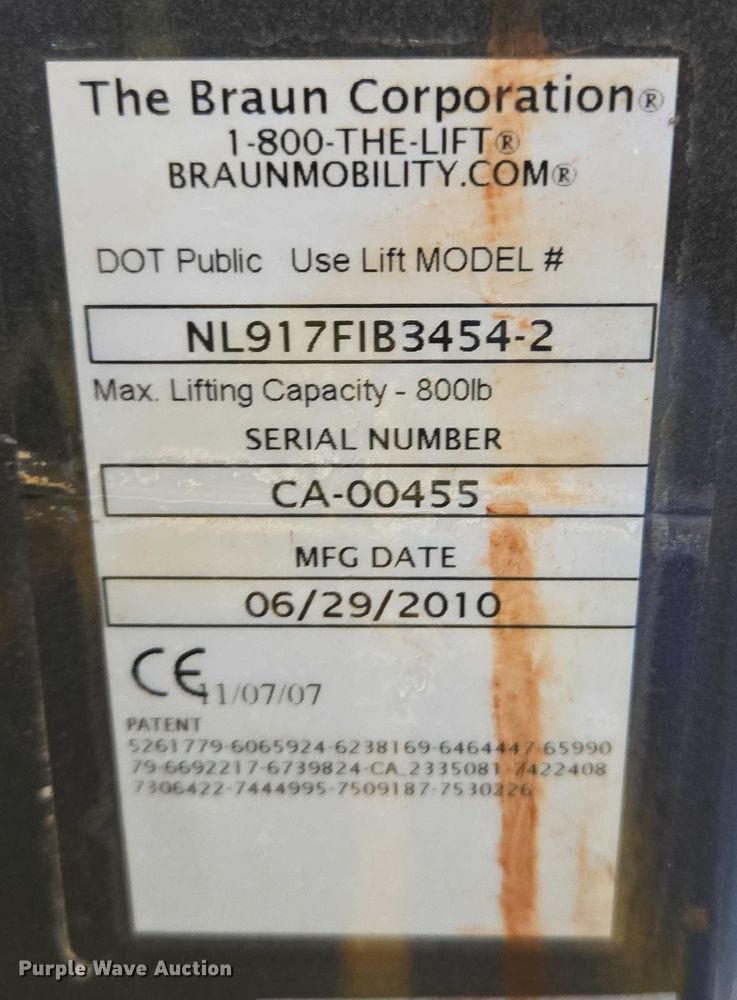 image for item ER5416 2010 Ford E450 Super Duty shuttle bus