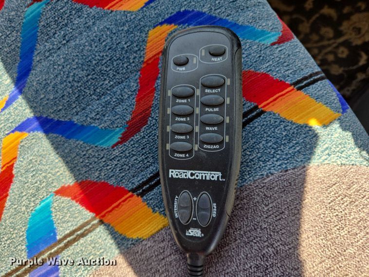 image for item ER5416 2010 Ford E450 Super Duty shuttle bus