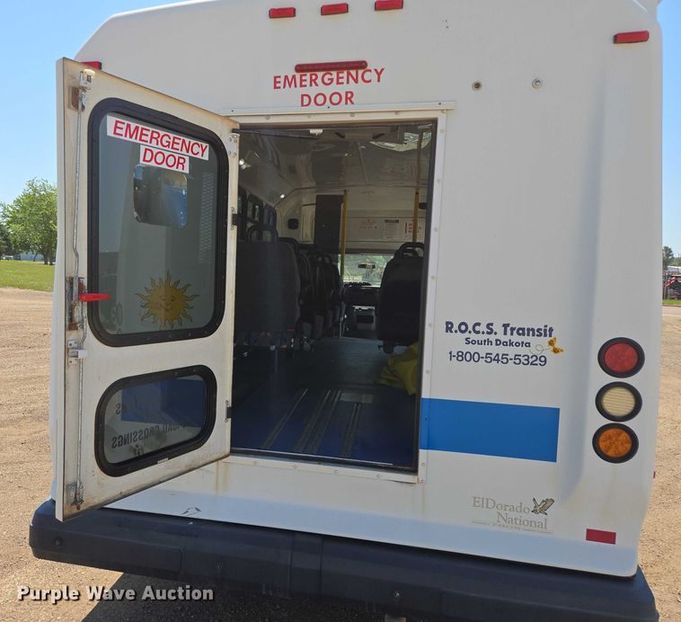 image for item ER5416 2010 Ford E450 Super Duty shuttle bus