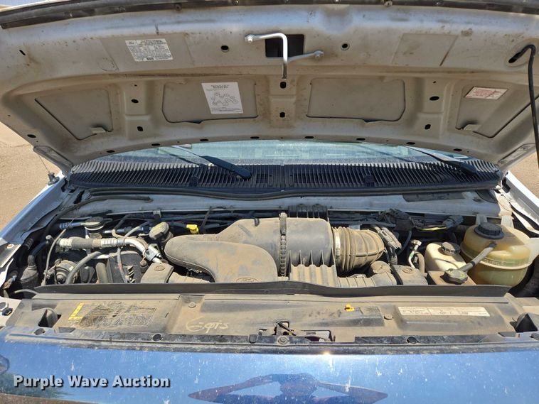 image for item ER5416 2010 Ford E450 Super Duty shuttle bus