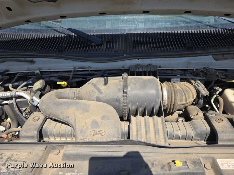 image for item ER5416 2010 Ford E450 Super Duty shuttle bus