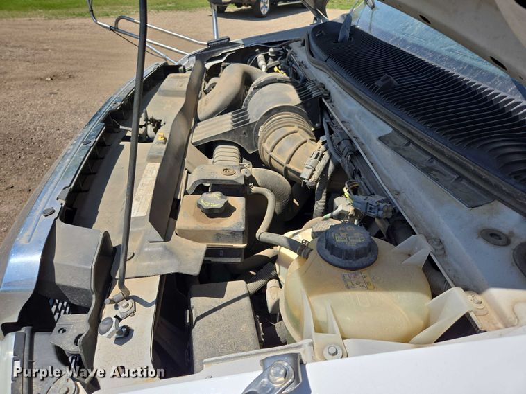 image for item ER5416 2010 Ford E450 Super Duty shuttle bus