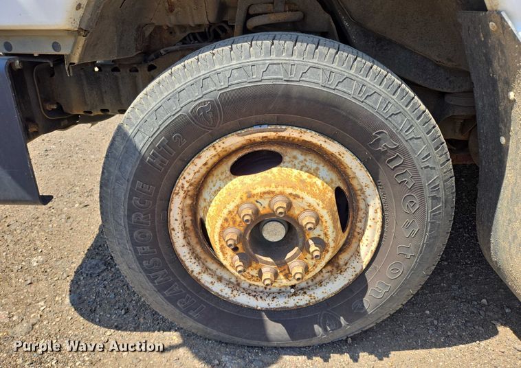 image for item ER5416 2010 Ford E450 Super Duty shuttle bus