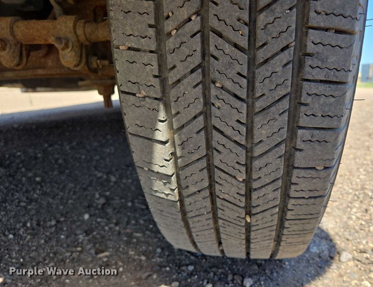 image for item ER5416 2010 Ford E450 Super Duty shuttle bus