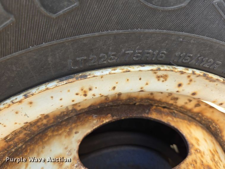 image for item ER5416 2010 Ford E450 Super Duty shuttle bus