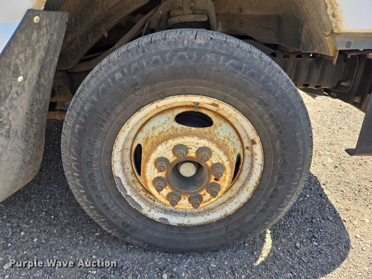 image for item ER5416 2010 Ford E450 Super Duty shuttle bus