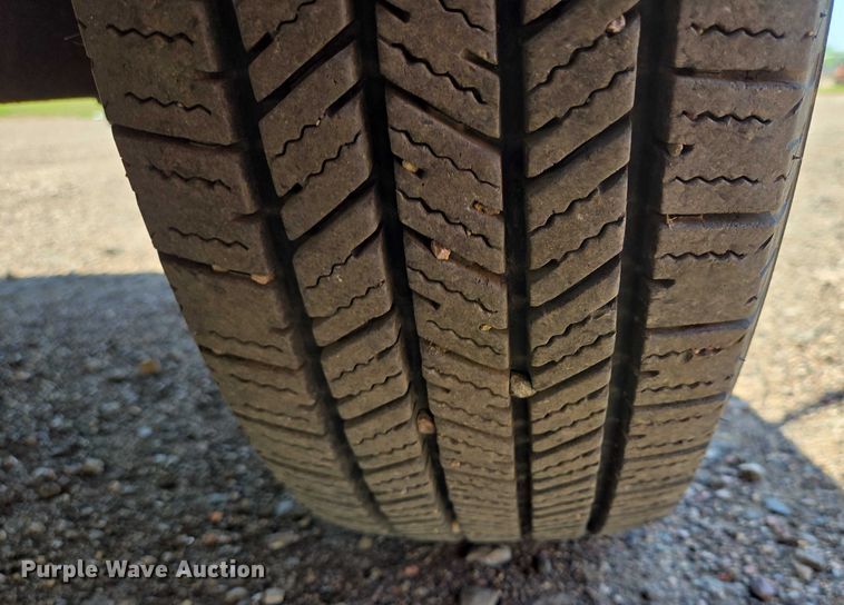 image for item ER5416 2010 Ford E450 Super Duty shuttle bus