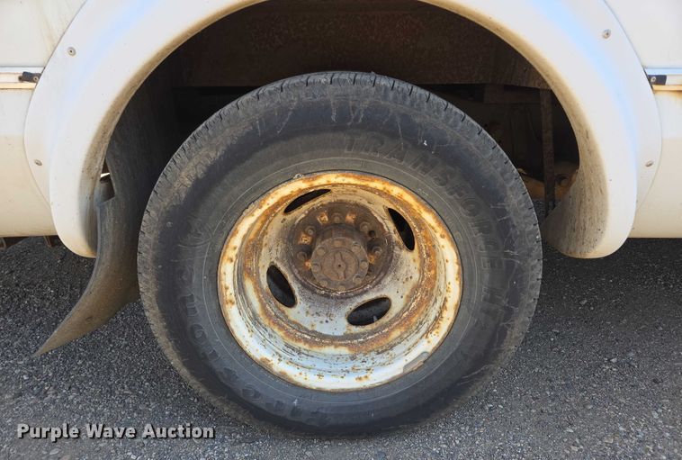 image for item ER5416 2010 Ford E450 Super Duty shuttle bus