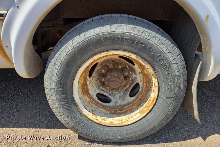 image for item ER5416 2010 Ford E450 Super Duty shuttle bus