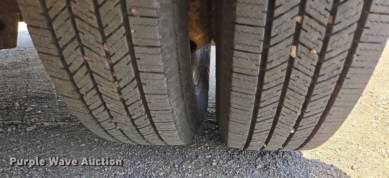 image for item ER5416 2010 Ford E450 Super Duty shuttle bus