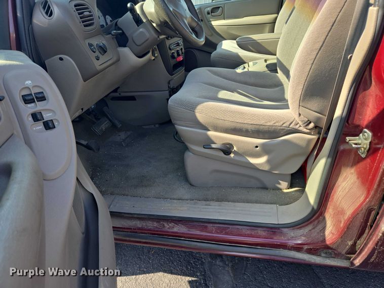 image for item ER5417 2002 Dodge Grand Caravan handicap accessible van