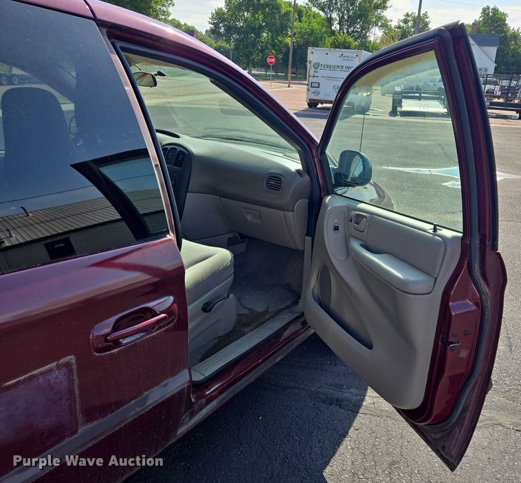 image for item ER5417 2002 Dodge Grand Caravan handicap accessible van