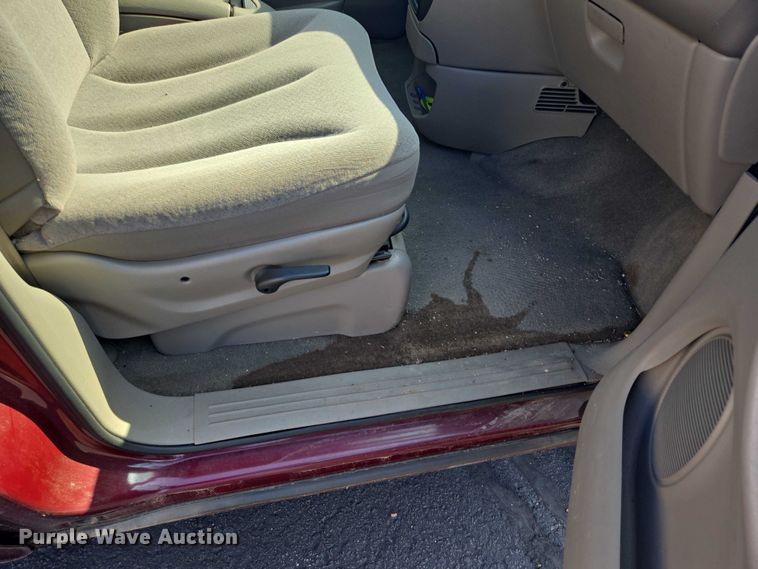 image for item ER5417 2002 Dodge Grand Caravan handicap accessible van