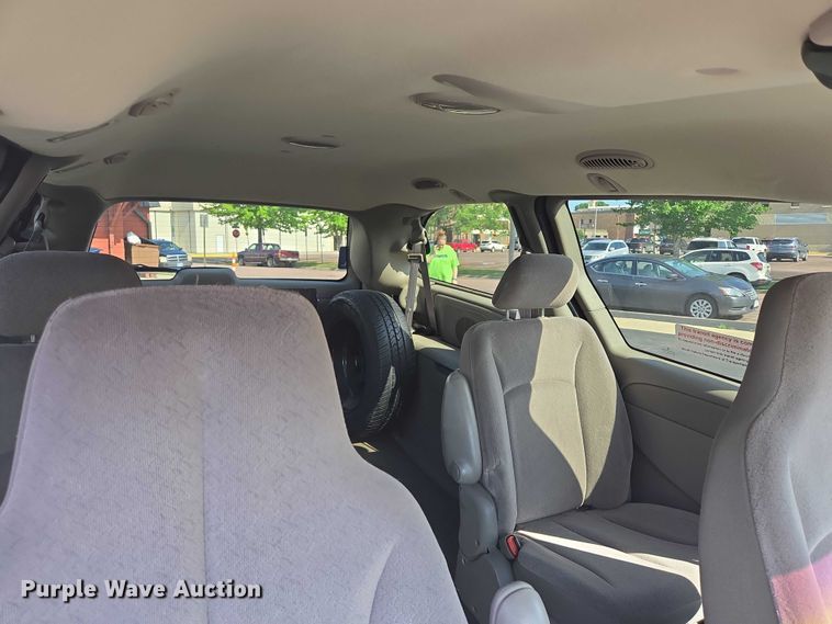 image for item ER5417 2002 Dodge Grand Caravan handicap accessible van