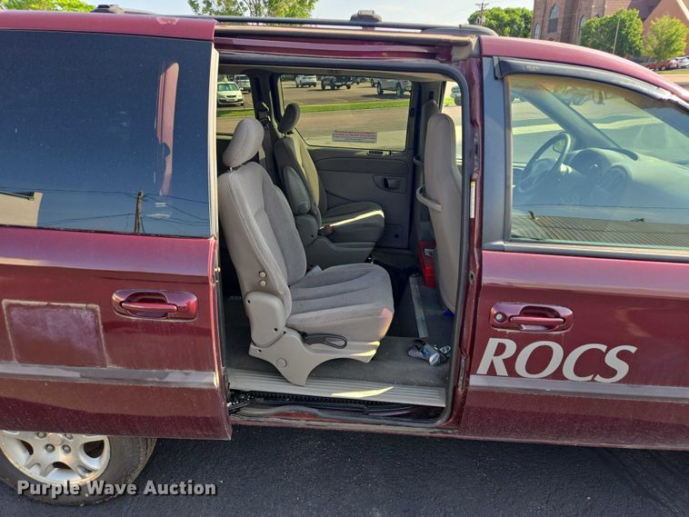image for item ER5417 2002 Dodge Grand Caravan handicap accessible van