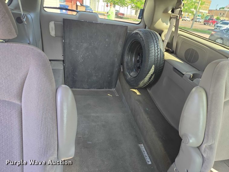 image for item ER5417 2002 Dodge Grand Caravan handicap accessible van