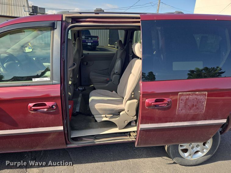 image for item ER5417 2002 Dodge Grand Caravan handicap accessible van
