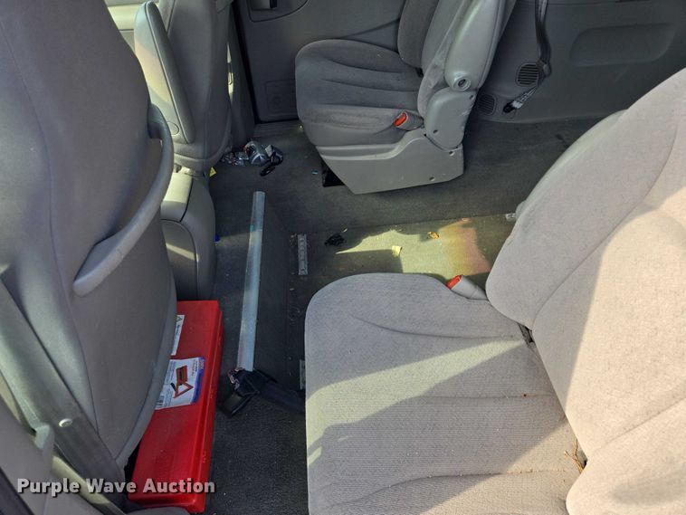 image for item ER5417 2002 Dodge Grand Caravan handicap accessible van