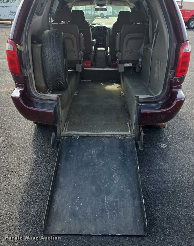 image for item ER5417 2002 Dodge Grand Caravan handicap accessible van