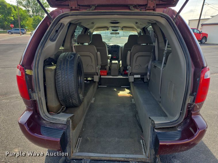 image for item ER5417 2002 Dodge Grand Caravan handicap accessible van