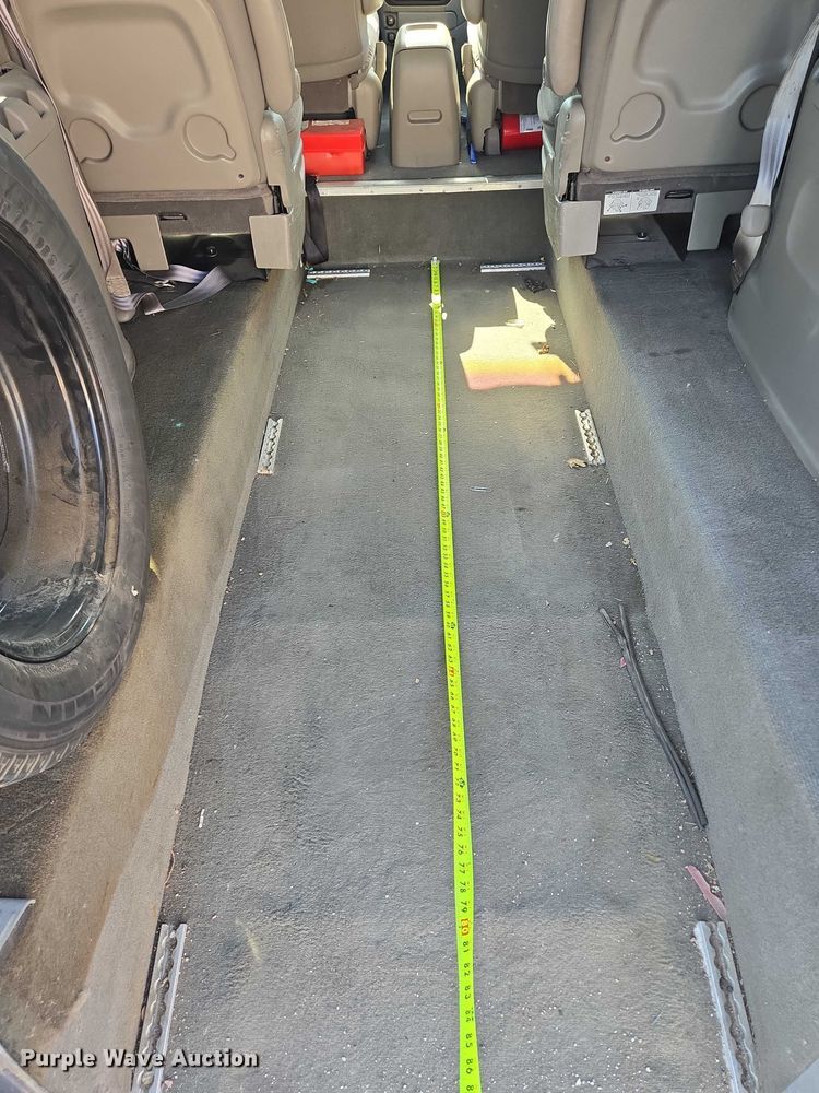 image for item ER5417 2002 Dodge Grand Caravan handicap accessible van