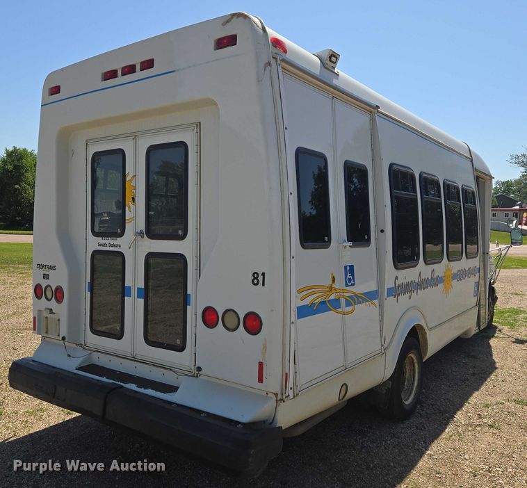 image for item ER5418 2003 Ford E450 Super Duty shuttle bus