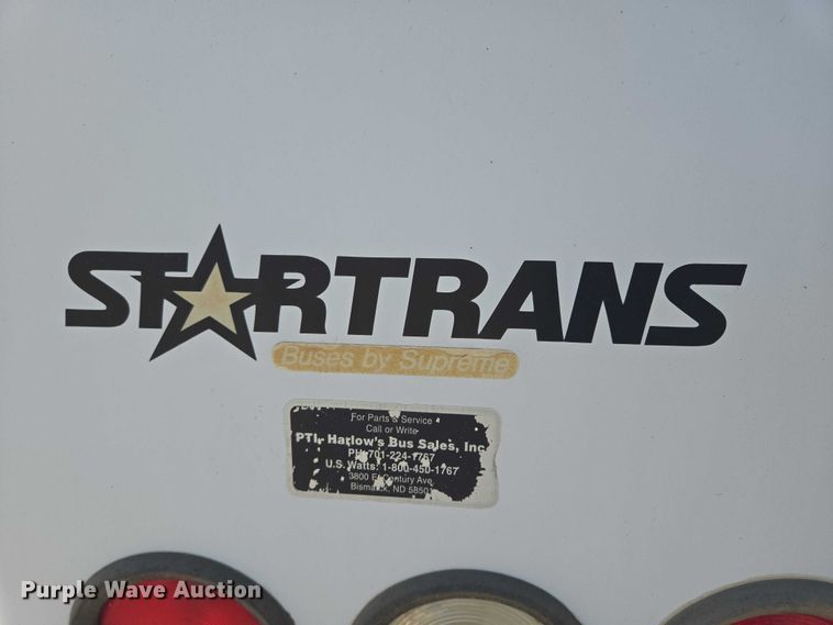 image for item ER5418 2003 Ford E450 Super Duty shuttle bus