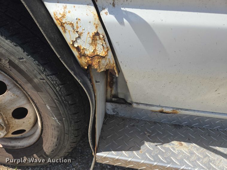 image for item ER5418 2003 Ford E450 Super Duty shuttle bus