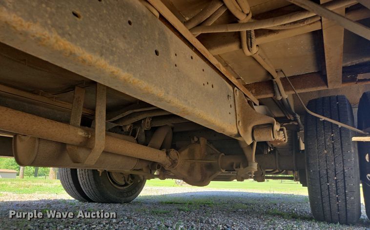 image for item ER5418 2003 Ford E450 Super Duty shuttle bus