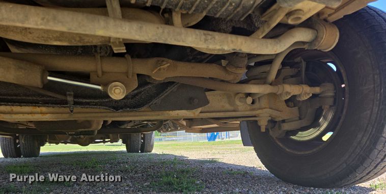 image for item ER5418 2003 Ford E450 Super Duty shuttle bus