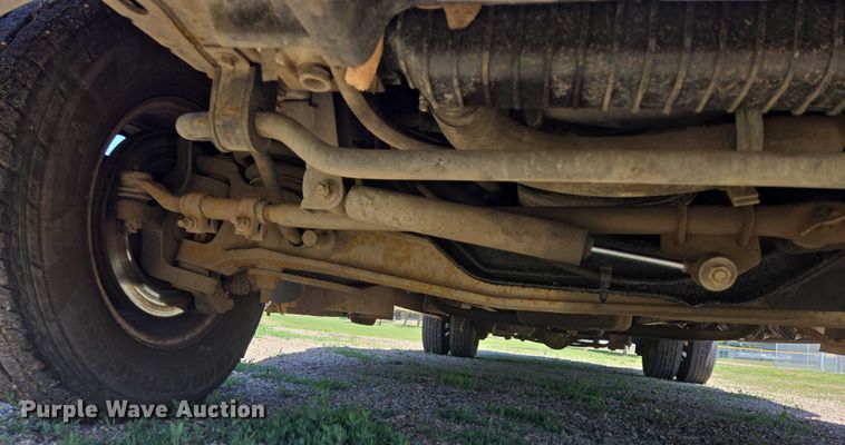 image for item ER5418 2003 Ford E450 Super Duty shuttle bus