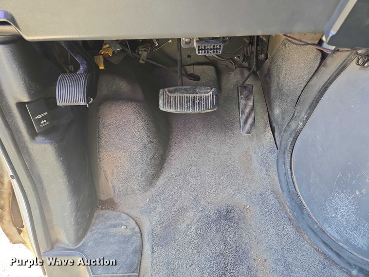 image for item ER5418 2003 Ford E450 Super Duty shuttle bus