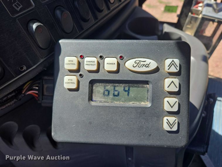 image for item ER5418 2003 Ford E450 Super Duty shuttle bus