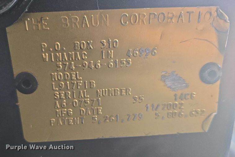 image for item ER5418 2003 Ford E450 Super Duty shuttle bus