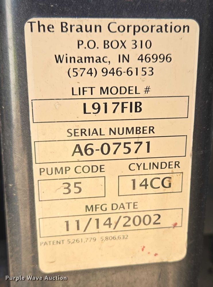 image for item ER5418 2003 Ford E450 Super Duty shuttle bus