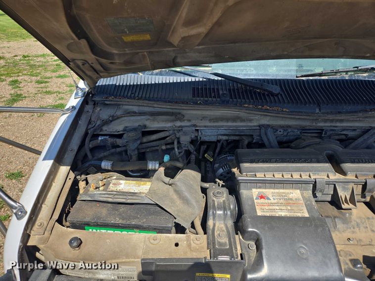 image for item ER5418 2003 Ford E450 Super Duty shuttle bus