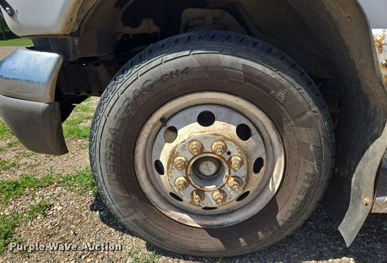 image for item ER5418 2003 Ford E450 Super Duty shuttle bus