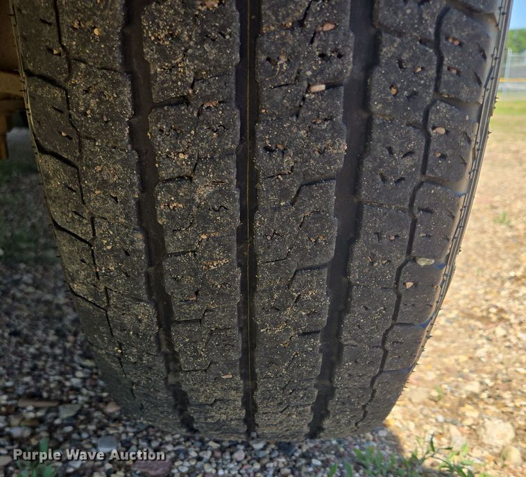 image for item ER5418 2003 Ford E450 Super Duty shuttle bus