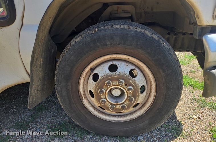 image for item ER5418 2003 Ford E450 Super Duty shuttle bus