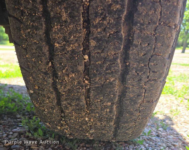 image for item ER5418 2003 Ford E450 Super Duty shuttle bus