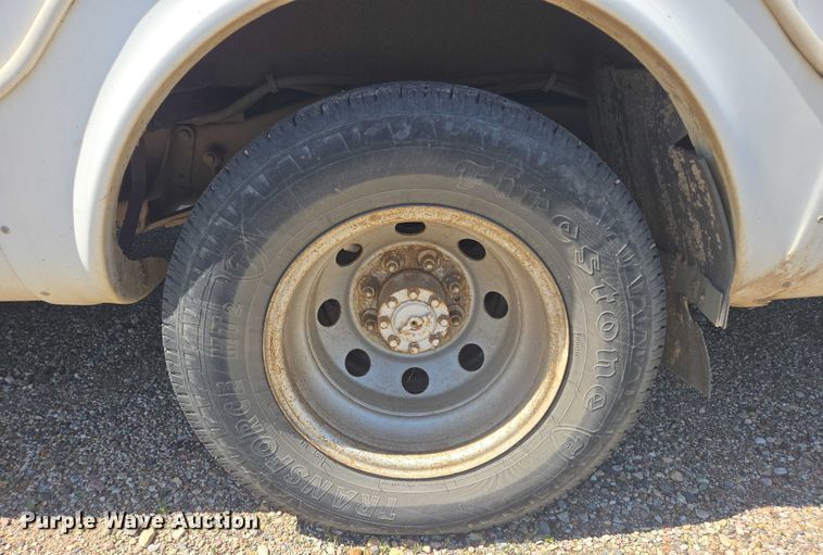 image for item ER5418 2003 Ford E450 Super Duty shuttle bus