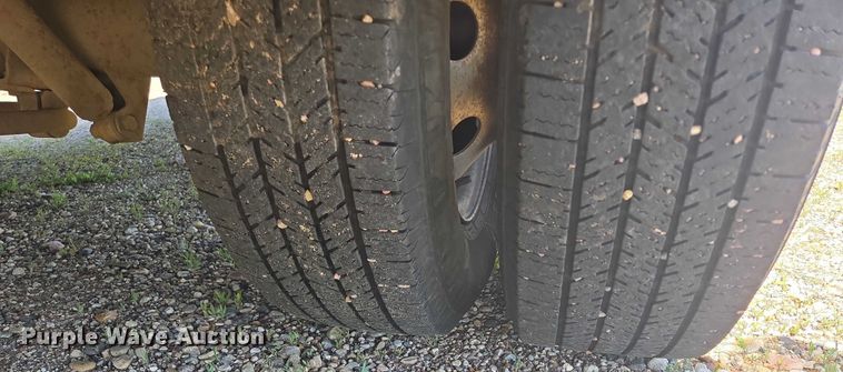 image for item ER5418 2003 Ford E450 Super Duty shuttle bus