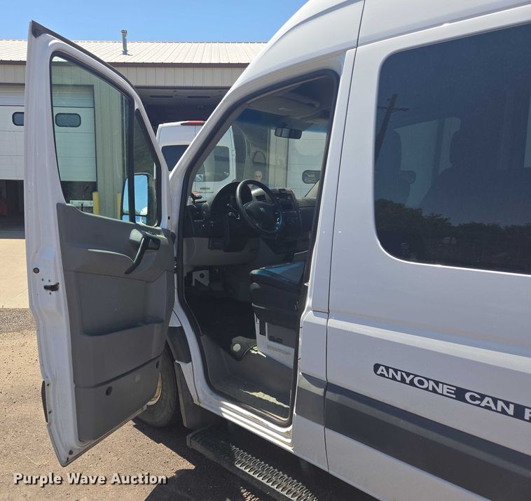 image for item ER5419 2008 Dodge Sprinter 3500 shuttle bus