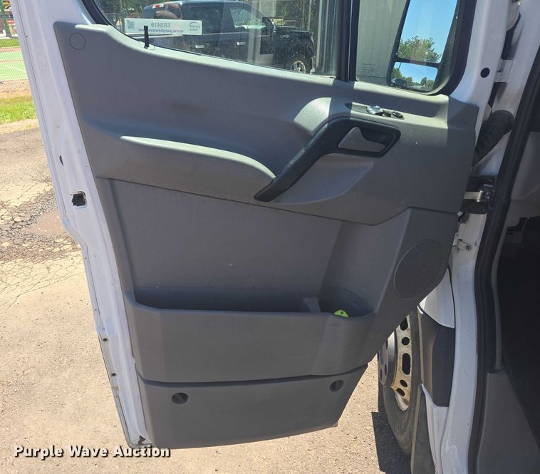 image for item ER5419 2008 Dodge Sprinter 3500 shuttle bus