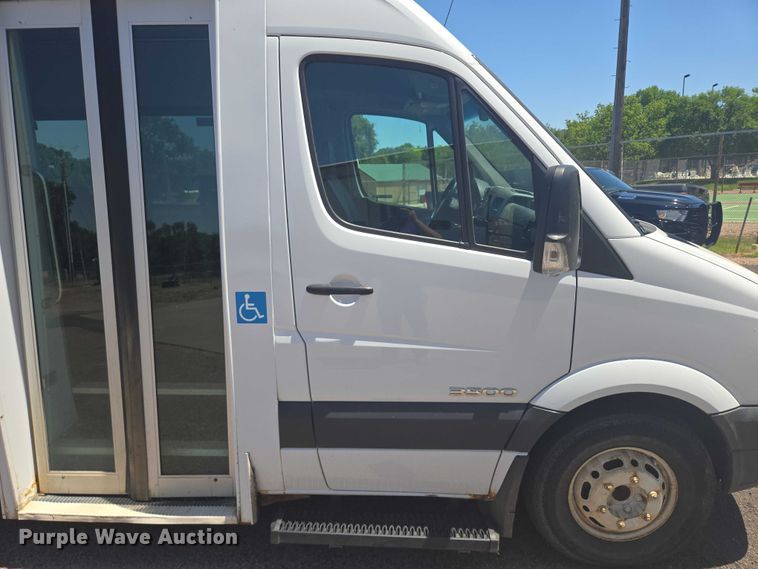 image for item ER5419 2008 Dodge Sprinter 3500 shuttle bus
