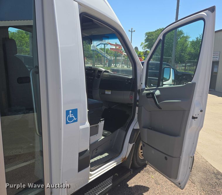 image for item ER5419 2008 Dodge Sprinter 3500 shuttle bus
